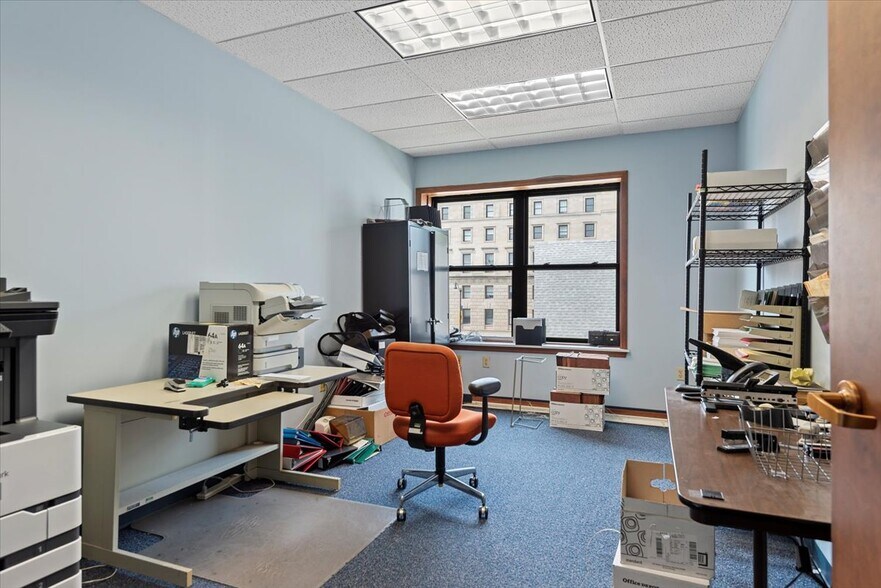 More Photos Of 615 S 2nd St, Springfield Office For Sale