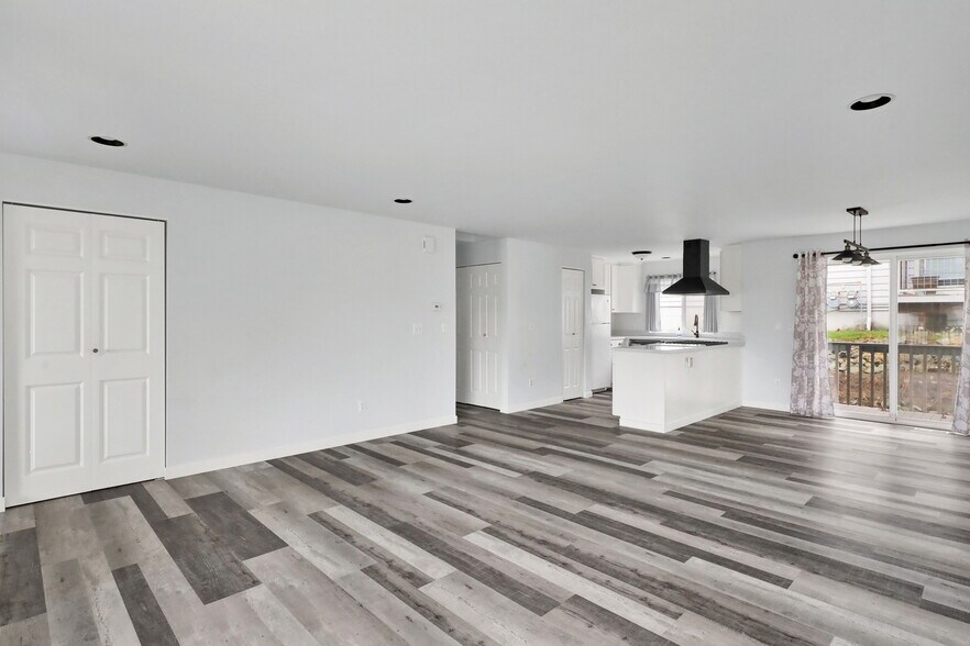 More Photos Of 1502 Burrows Ct, Anacortes Multifamily For Sale