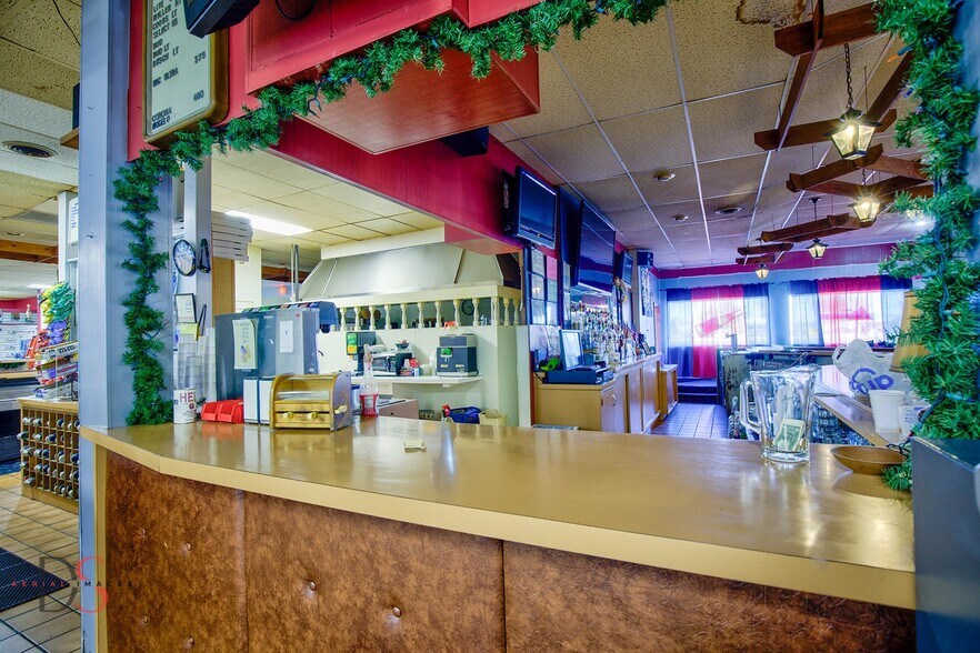 More Photos Of 2414 IL-23, Streator Flex For Sale