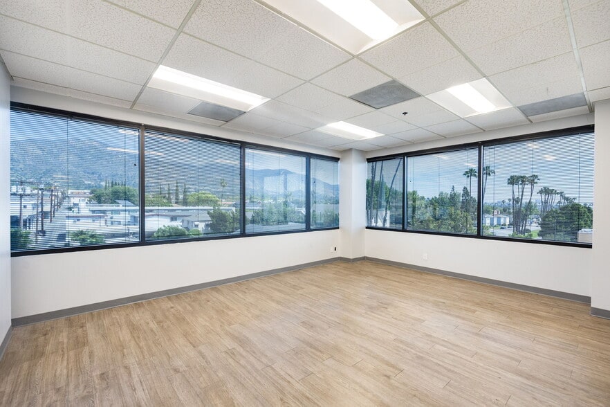 More Photos Of 601 S Glenoaks Blvd, Burbank Office For Lease