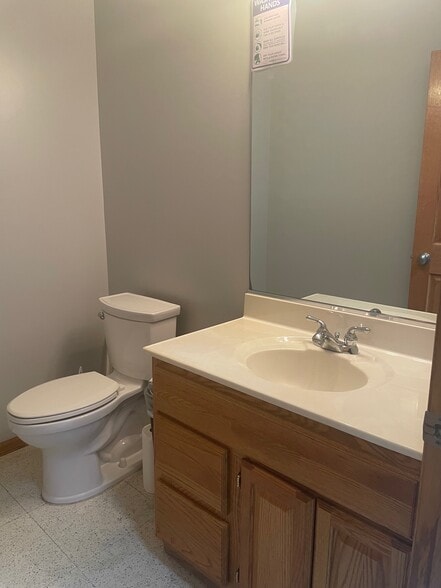 More Photos Of 7641 W 63rd St, Summit Argo Storefront For Sale