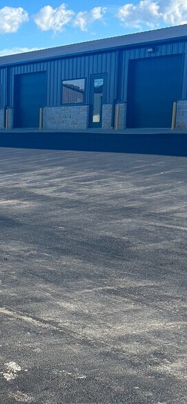 More Photos Of 200-225 West Side Dr, Decatur Light Distribution For Lease