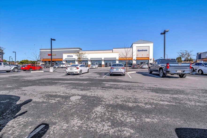 More Photos Of 999 Main St, Watsonville Unknown For Lease