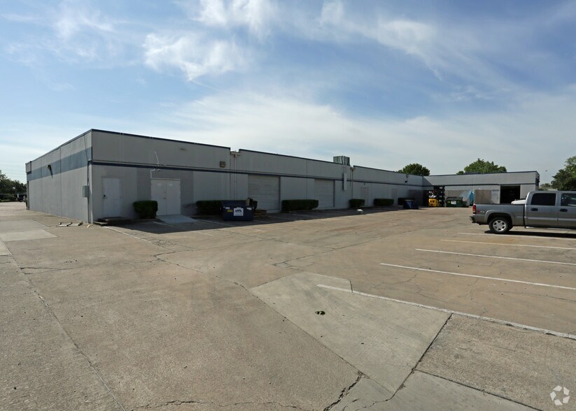 More Photos Of 10812 Fallstone Rd, Houston Unknown For Lease