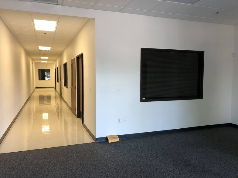 More Photos Of 3684-3686 Sonoma Blvd, Vallejo General Retail For Lease