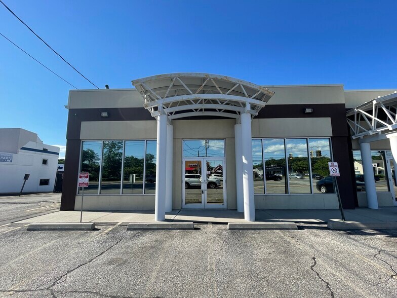 More Photos Of 1787-1797 Middle Country Rd, Centereach Storefront For Lease