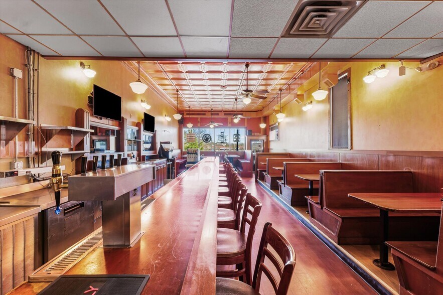 More Photos Of 201 N Broadway Ave, Urbana Restaurant For Sale