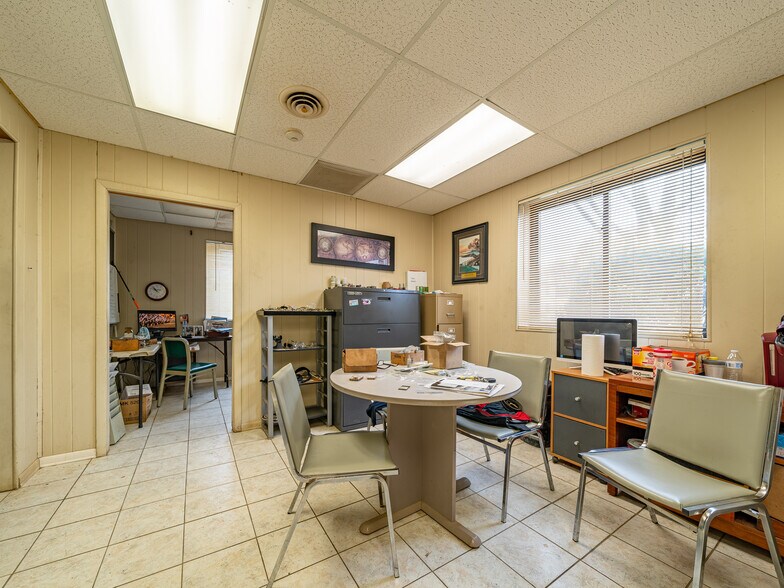 More Photos Of 170 Bennington Dr, Rochester Manufacturing For Lease
