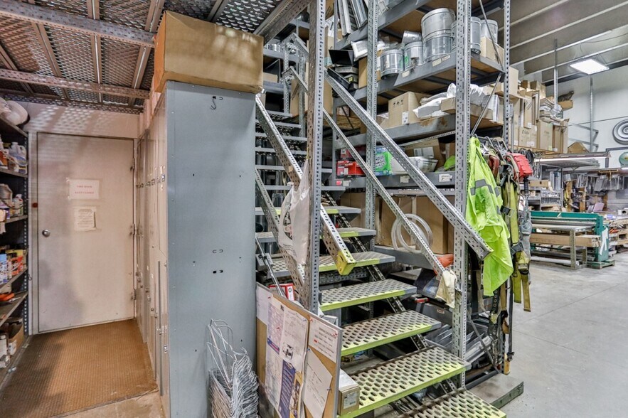 More Photos Of 711 3rd St, Marathon Manufacturing For Sale