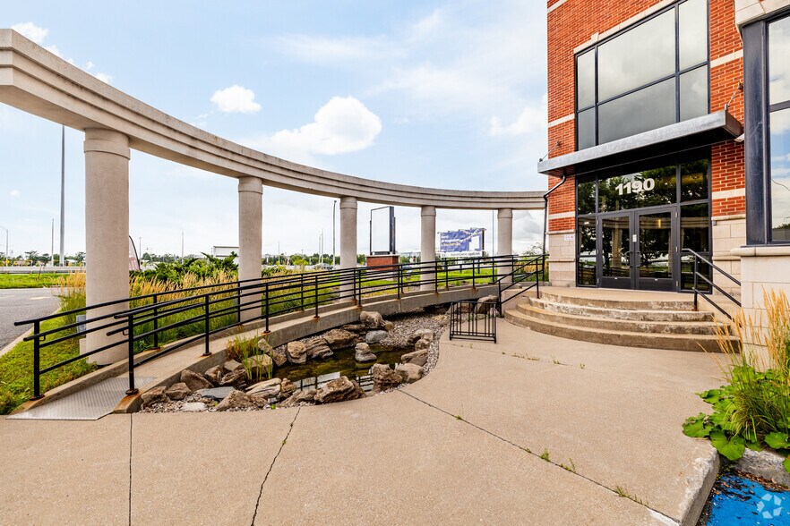 More Photos Of 1190 Pl Nobel, Boucherville Office For Lease