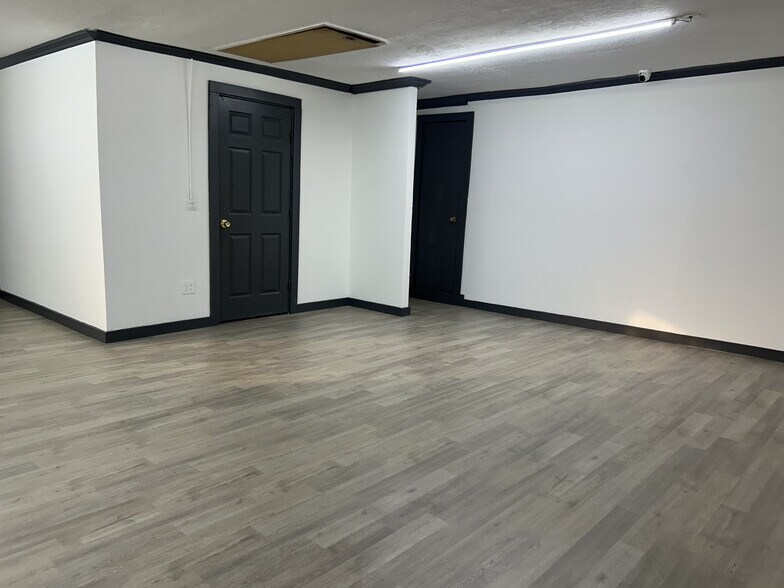 More Photos Of 5302 Bataan Rd, Houston Freestanding For Sale