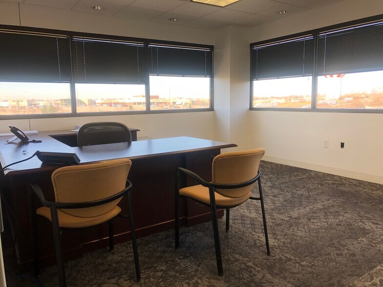 More Photos Of 7900 Tanners Gate Ln, Florence Office For Lease