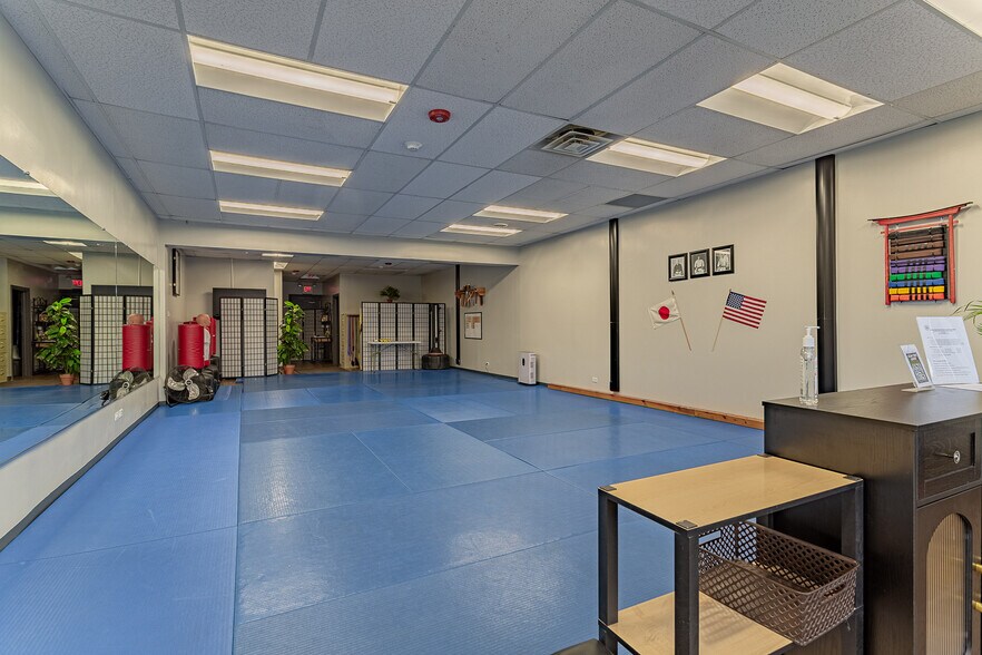More Photos Of 1021-1041 Bonaventure Dr, Elk Grove Village Medical For Sale