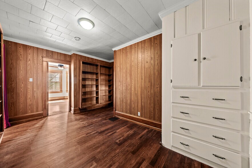 More Photos Of 832 S Main St, Canton Specialty For Sale