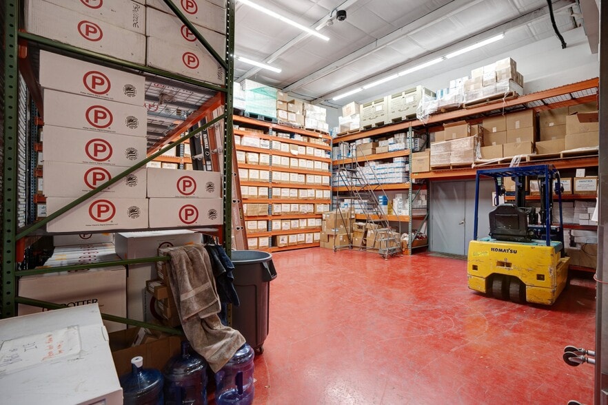 More Photos Of 1882 Porter Lake Dr, Sarasota Light Manufacturing For Sale