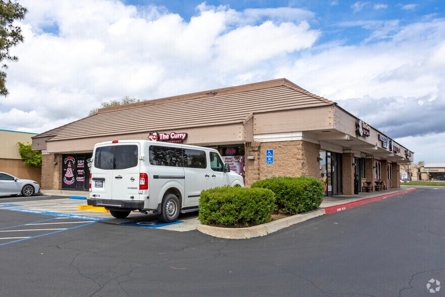 More Photos Of 3025-3139 W Shaw Ave, Fresno Unknown For Lease