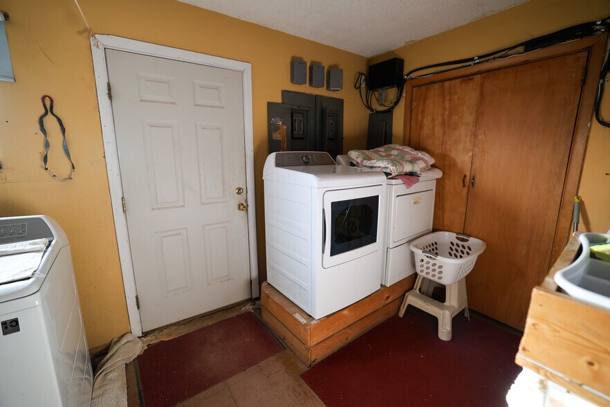 More Photos Of 205 E Broadway St, Fritch Hotel For Sale