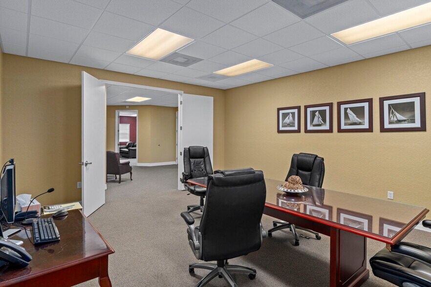 More Photos Of 8352 Forest Oaks Blvd, Spring Hill Office For Sale