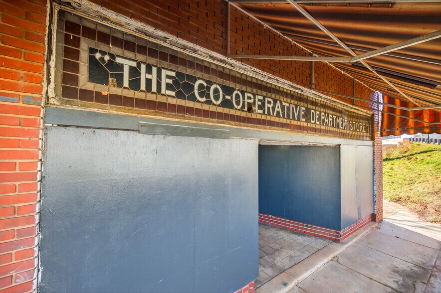 More Photos Of 304 S Cherokee Rd, Social Circle Flex For Sale