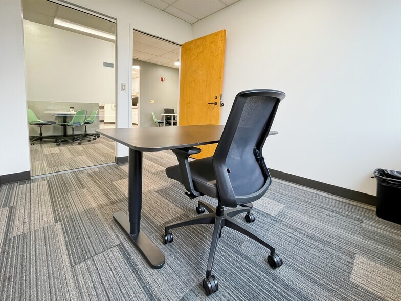 More Photos Of 10202 5th Ave NE, Seattle Coworking Space