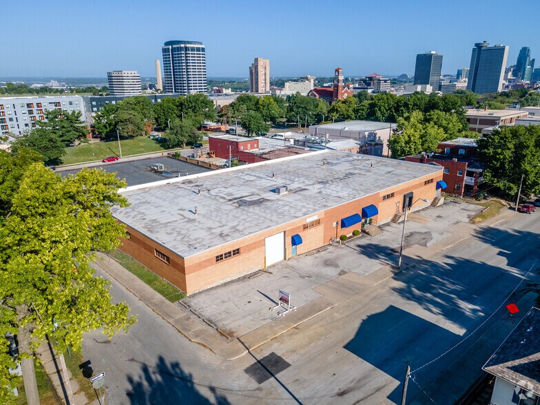 More Photos Of 2718 Holmes St, Kansas City Manufacturing For Lease