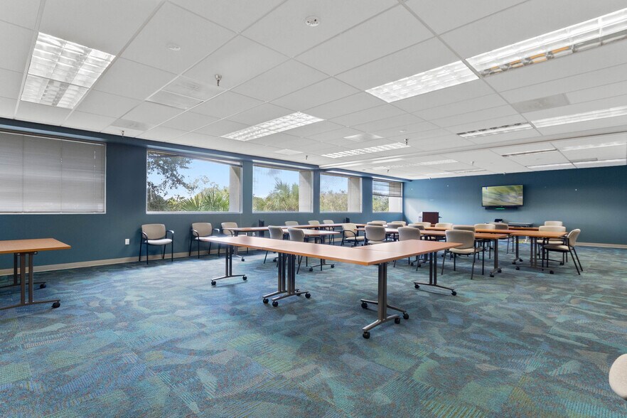 More Photos Of 2201 Lucien Way, Maitland Office For Lease
