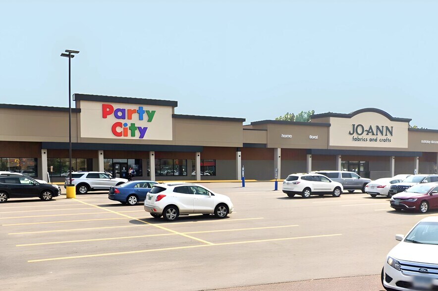 Primary Photo Of 4340 13th Ave S, Fargo General Retail For Lease