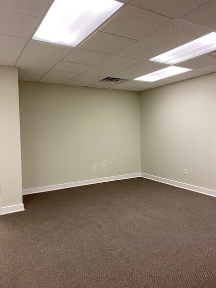 More Photos Of 10046 Three Notch Rd, Troy Office Residential For Lease