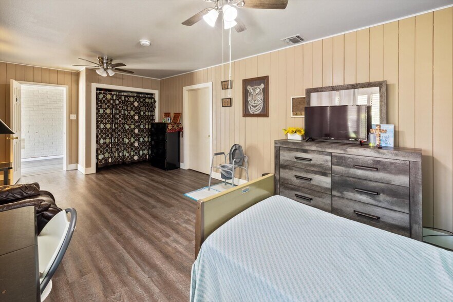 More Photos Of 1415 W Scott Ave, Fresno Assisted Living For Sale