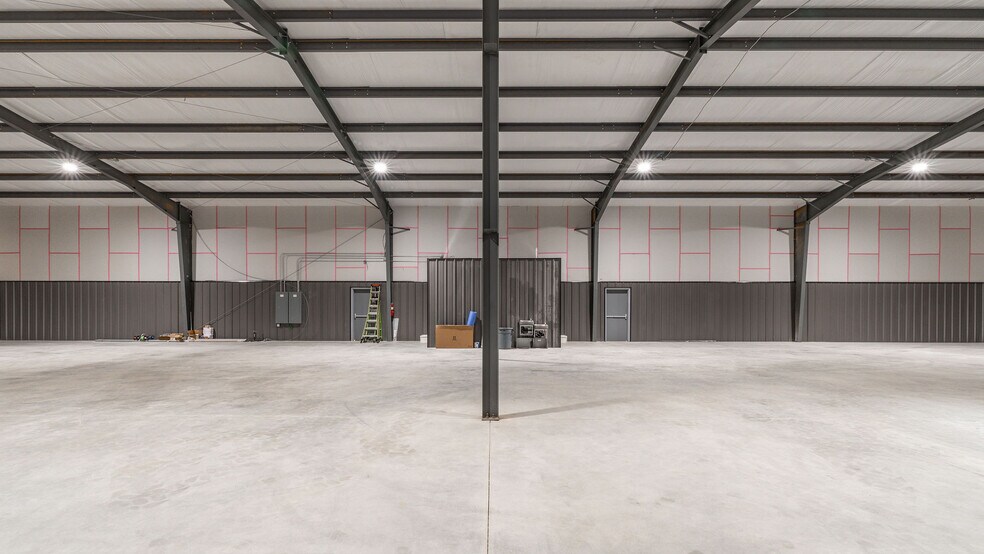 More Photos Of 116 NE 37th St, Oklahoma City Warehouse For Lease