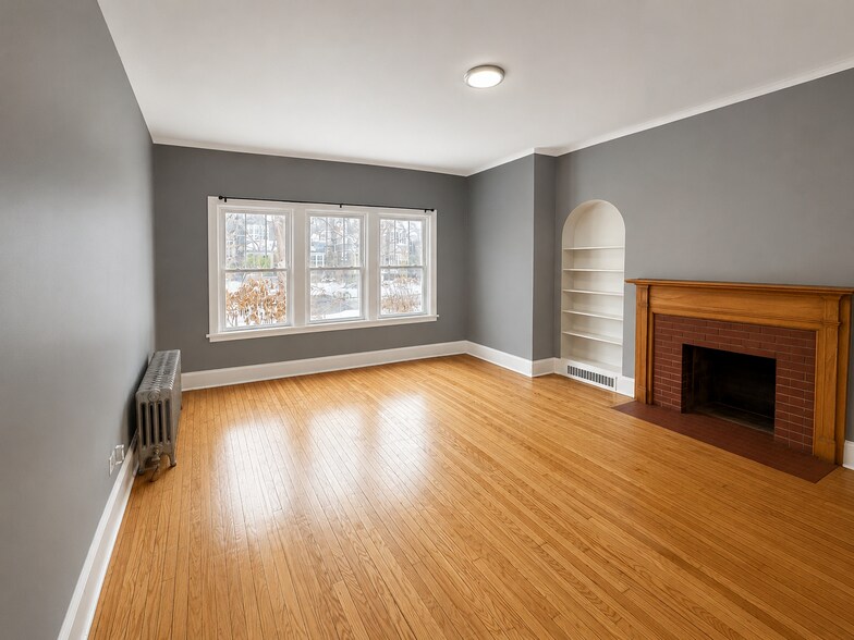 More Photos Of 1228 Oak Ave, Evanston Apartments For Sale