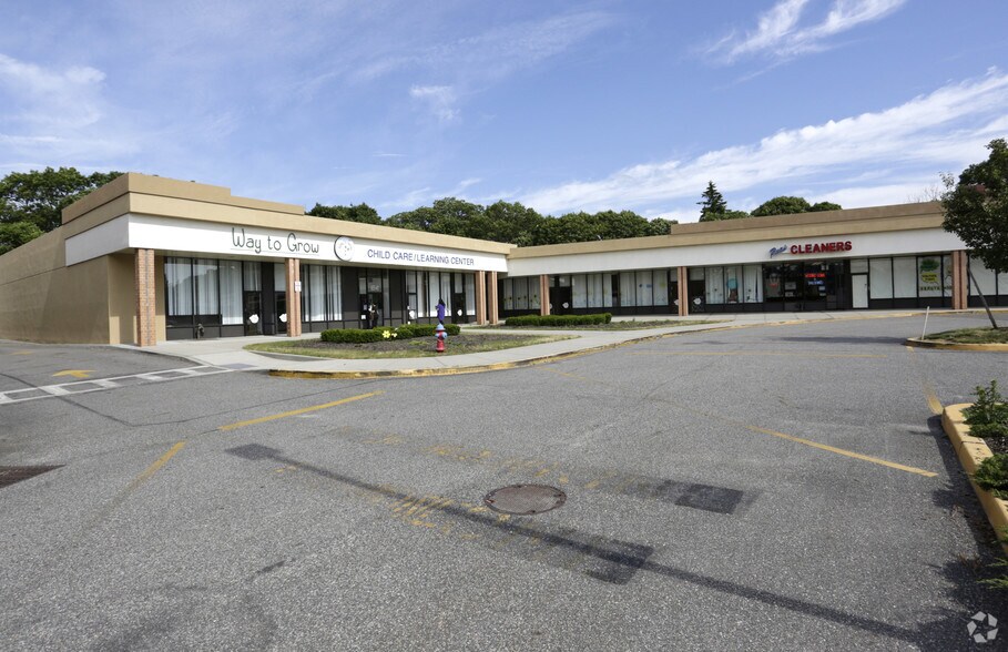 More Photos Of 655 E Main St, East Patchogue Storefront For Lease
