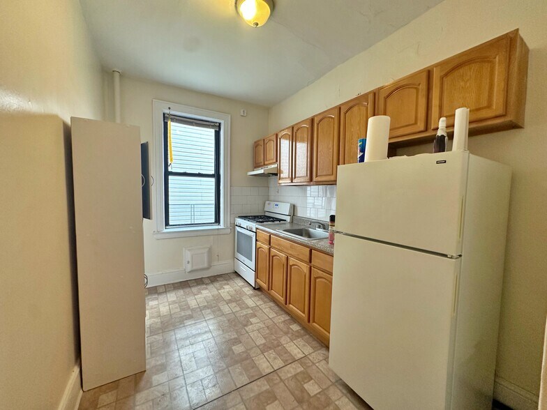 More Photos Of 3014 29th St, Long Island City Apartments For Sale