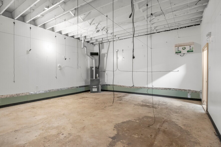 More Photos Of 8411 Southfield Fwy, Detroit Auto Dealership For Sale