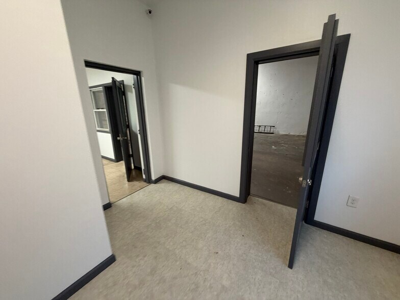 More Photos Of 4547-4549 E Thompson St, Philadelphia General Retail For Lease