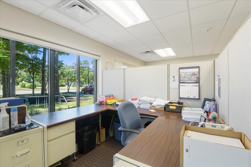 More Photos Of 620 Hinesburg Rd, South Burlington Office For Sale