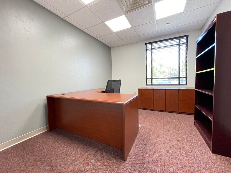 More Photos Of 14520 NW US Highway 441, Alachua Bank For Lease