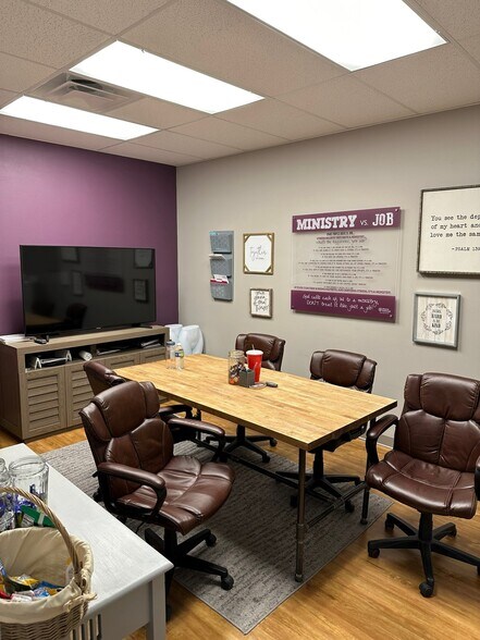 More Photos Of 120 Paragon Ln, El Paso Office For Lease