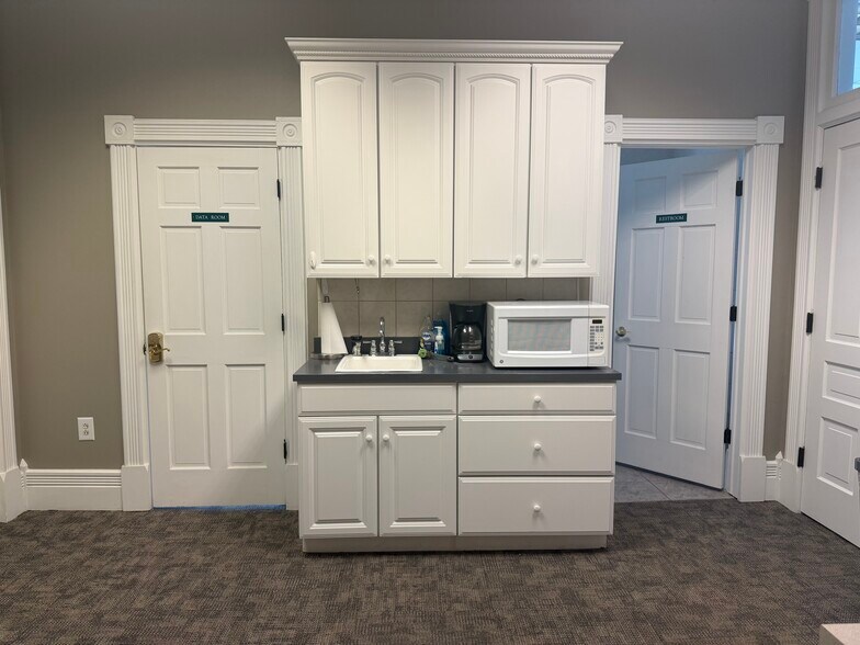 More Photos Of 521 S Main St, Findlay Storefront Retail Office For Lease