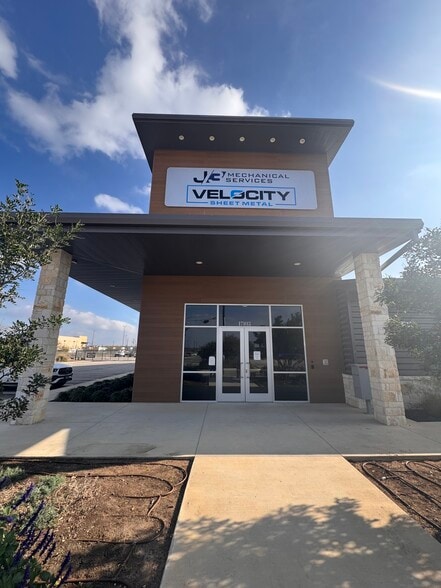 More Photos Of 17105 Beyer John Dr, Schertz General Retail For Lease