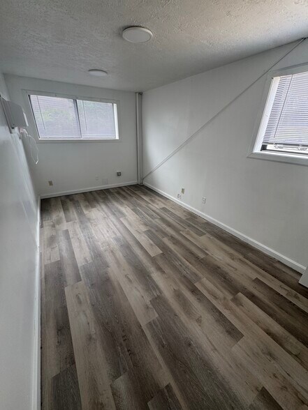 More Photos Of 105 N Chestnut St, Belton Unknown For Lease