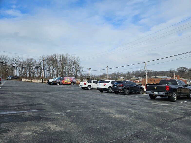 More Photos Of 113 W Public Sq, Glasgow Office For Sale