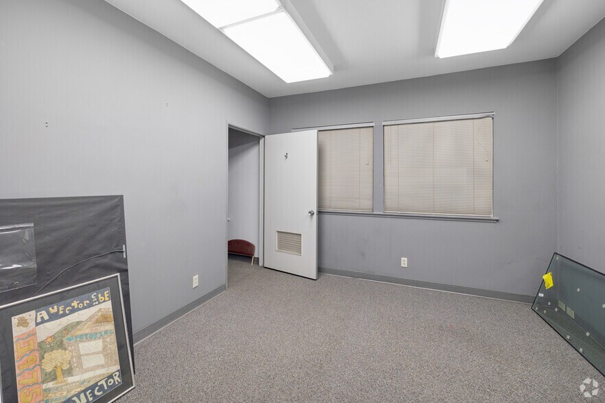 More Photos Of 13822 Beach Blvd, Westminster Office For Sale