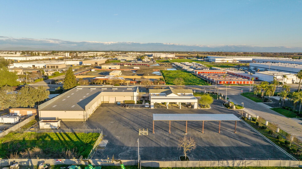 More Photos Of 1123 N Plaza Dr, Visalia Warehouse For Lease