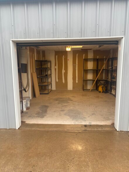 More Photos Of 6701 NW 178th St, Edmond Flex For Sale