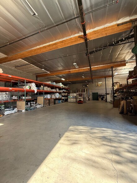 More Photos Of 28350 Roadside Dr, Agoura Hills Storefront For Lease