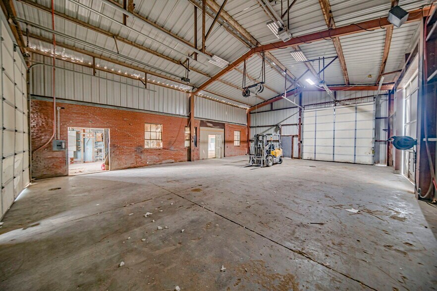 More Photos Of 2419 W Murphy St, Odessa Truck Terminal For Sale