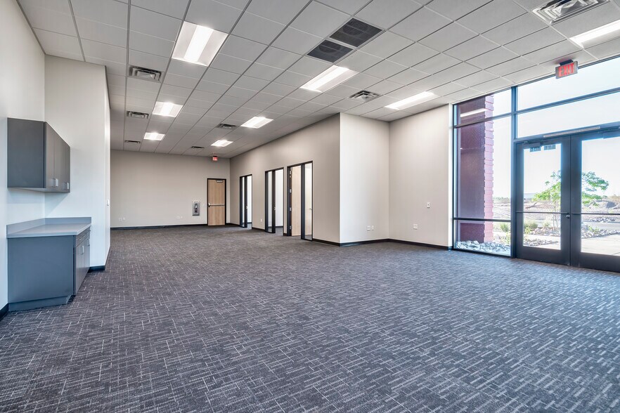 More Photos Of 9520 E Elliot Rd, Mesa Warehouse For Lease