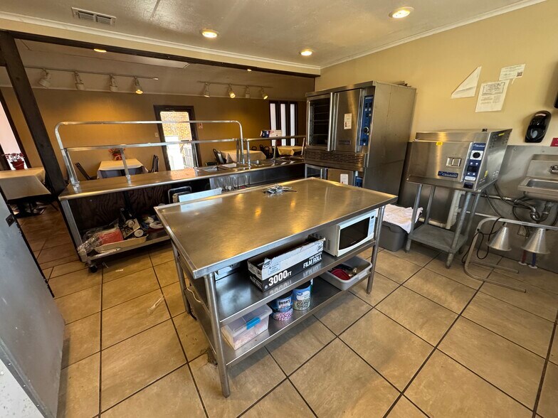 More Photos Of 10408 State Highway 64 E, Tyler Theater Concert Hall For Sale