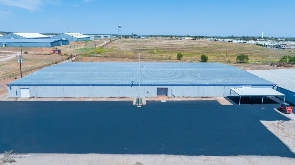 More Photos Of 1 Industrial Dr, Sweetwater Service For Lease